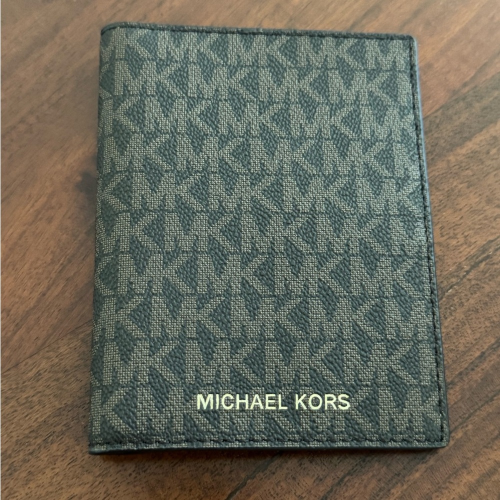 NWOT Michael Kors Canvas Jet Set Travel Passport Holder